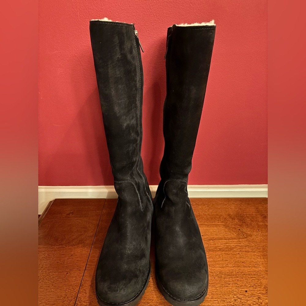 Ugg black suede, tall rubber sole boots with sheepskin lining